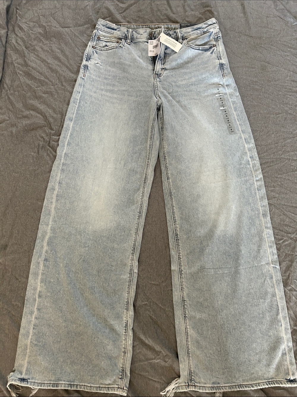 American Eagle Dreamy Drape Baggy Wide Leg Light Wash Women's Jeans - Size 8 L